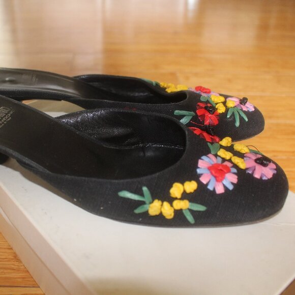 True Vintage 1990s Moschino Black Canvas Mule Heels Floral Detail Size 40.5 - Picture 6 of 7